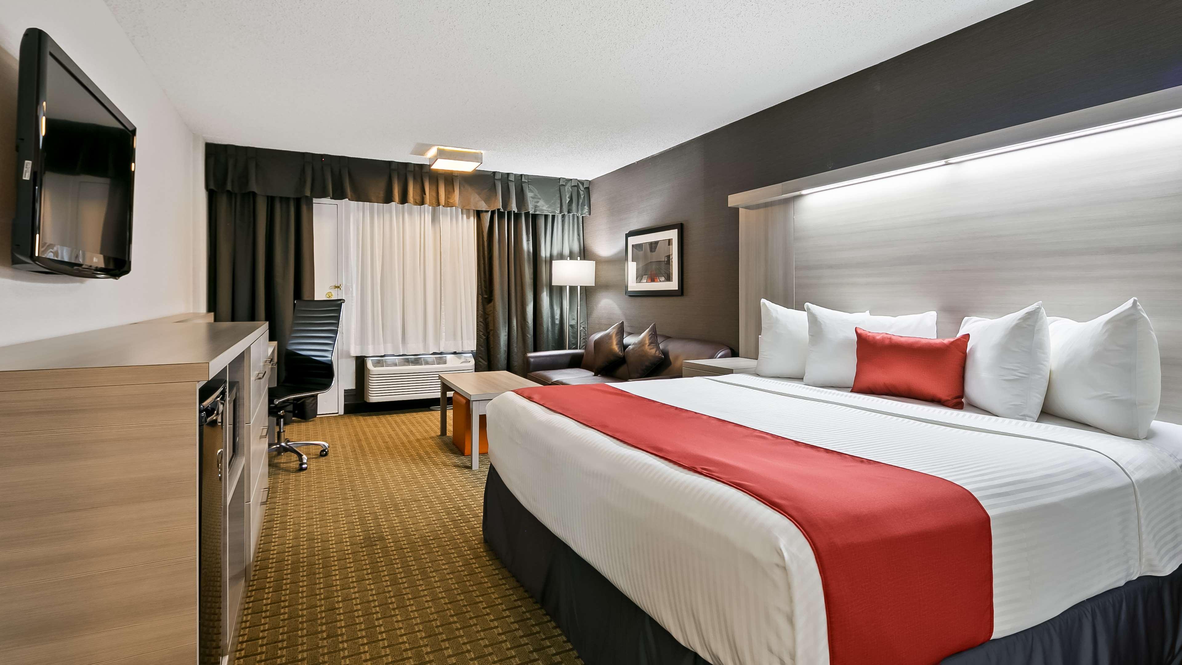 Western Village Park Hotel 4*