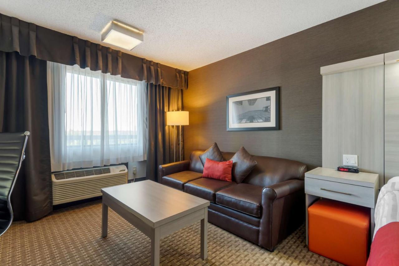 Western Village Park 4*