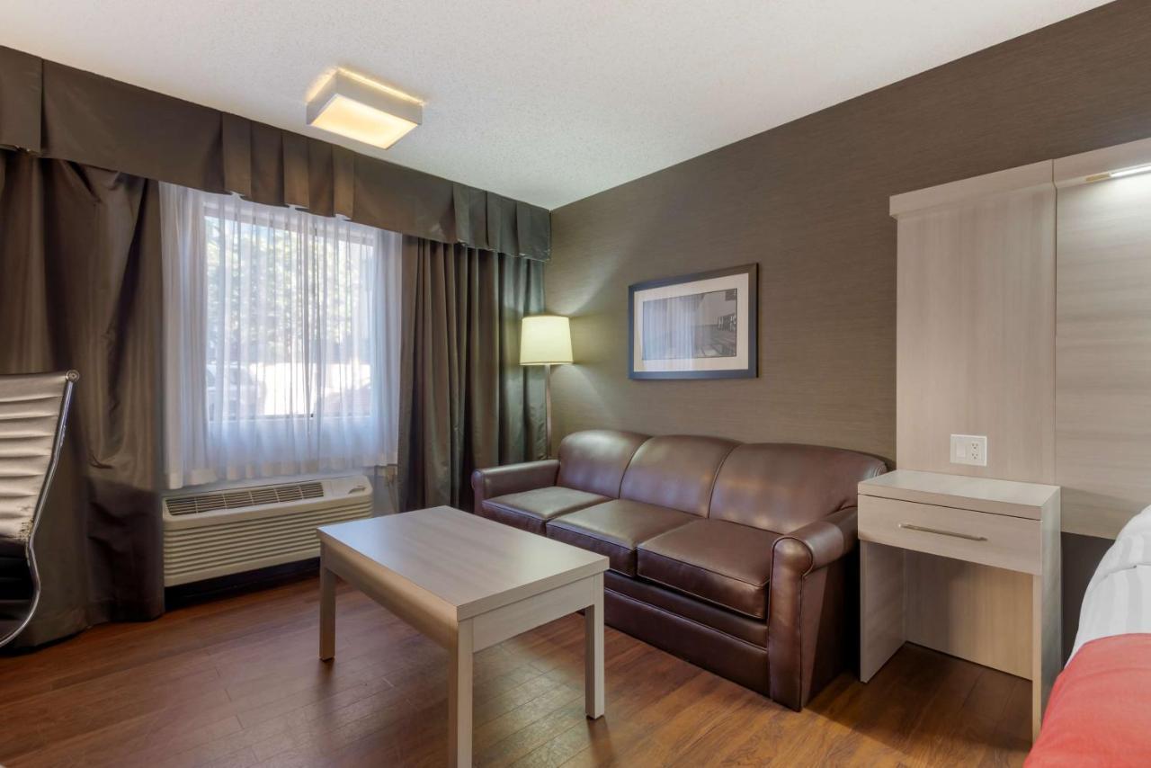 Western Village Park 4*